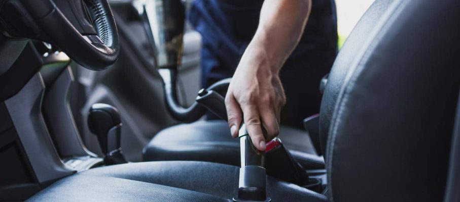 نحوه تمیز کردن بین صندلی های ماشین