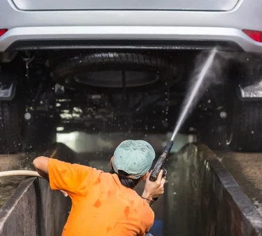 نحوه تمیز کردن روغن زیر ماشین