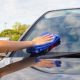چگونه شیشه خودرو را بدون خراش تمیز کنیم؟