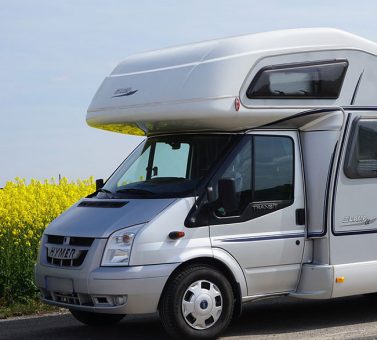 نکاتی برای تعمیر و نگهداری سقف فایبرگلاس RV